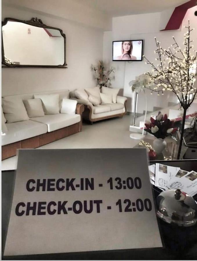 Casa Regala Ear Hotel Craiova Bagian luar foto