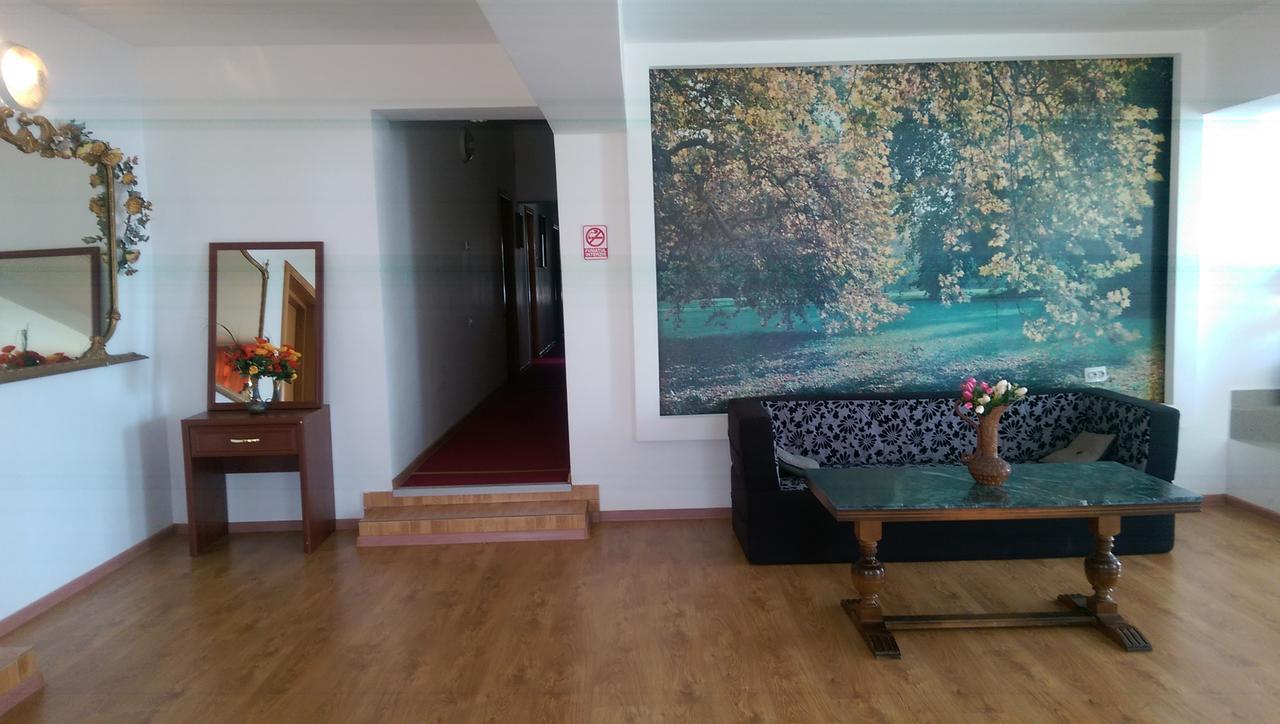 Casa Regala Ear Hotel Craiova Bagian luar foto