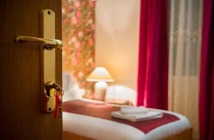 Casa Regala Ear Hotel Craiova Bagian luar foto